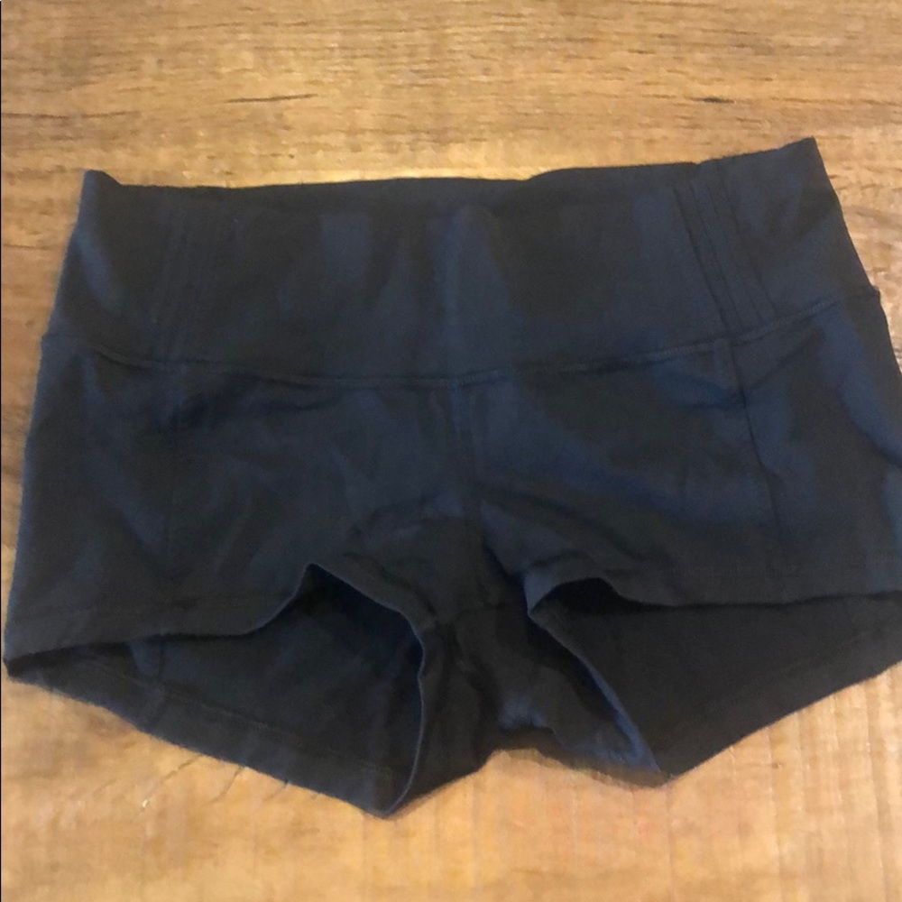 Size 10 lulu bikram yoga shorts